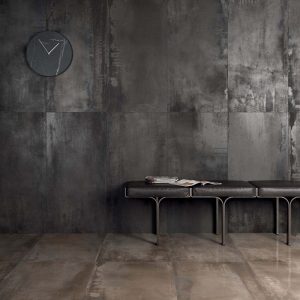 Osa con lo scuro: la cucina elegante facilissima da pulire con le grandi lastre ABK